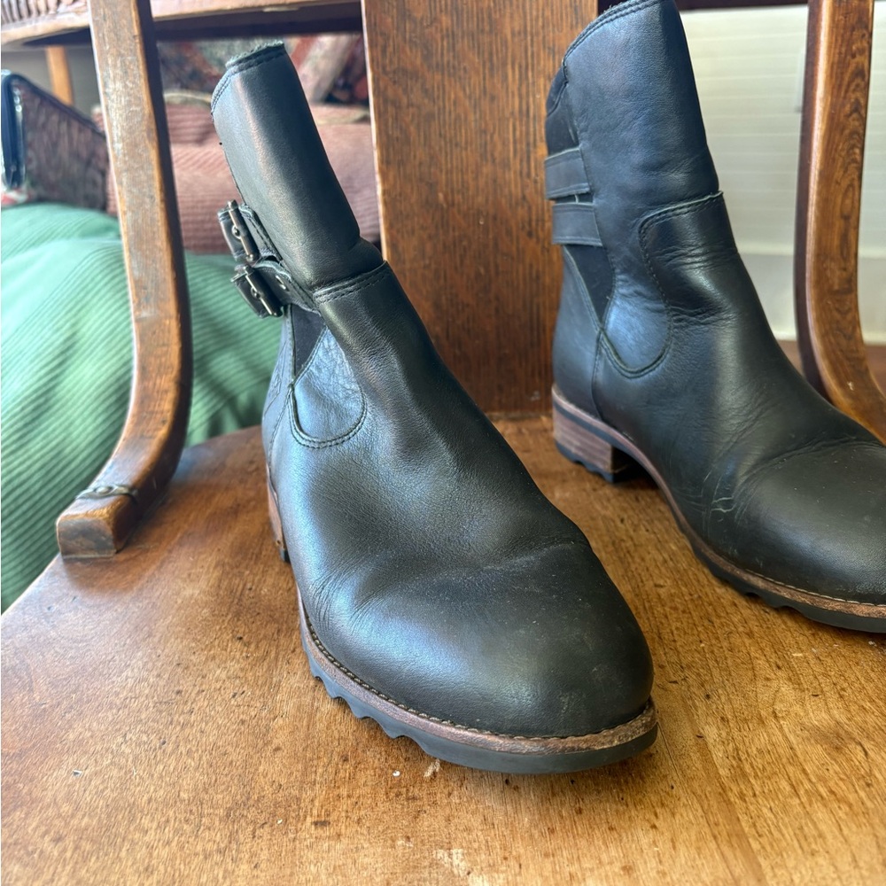Muck Boots Double Buckle Women’s Size 7W Genuine Leather/ Leather Stacked Heel